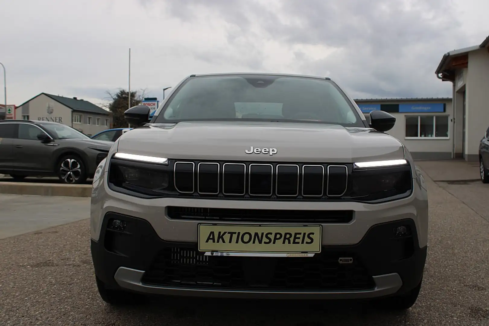Jeep Avenger 1.2 GSE T3 Summit Grau - 2