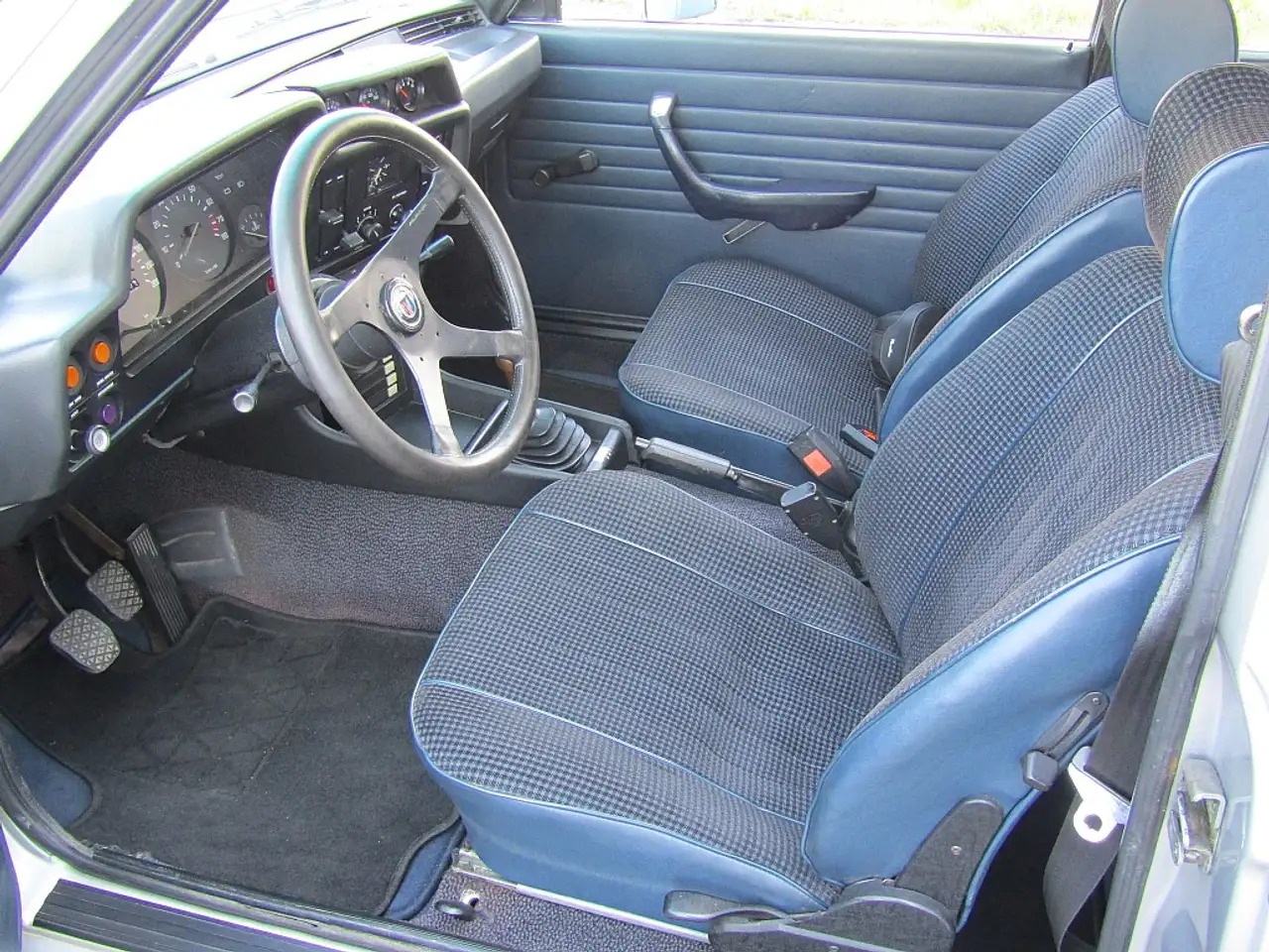 BMW 323 i, foto 9