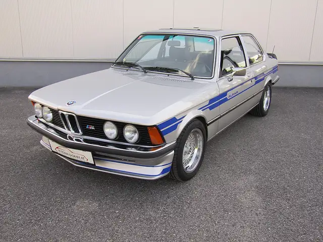 BMW 323 i