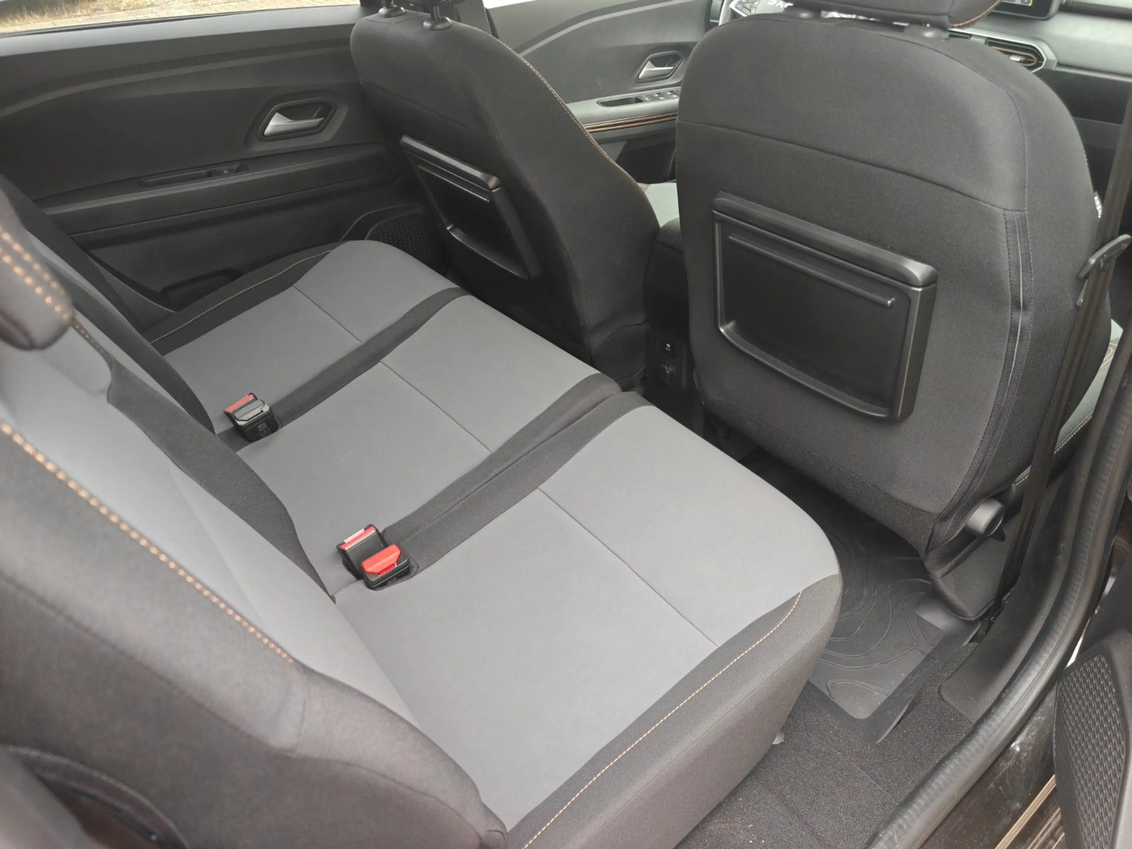 Dacia Jogger Extreme — photo 15