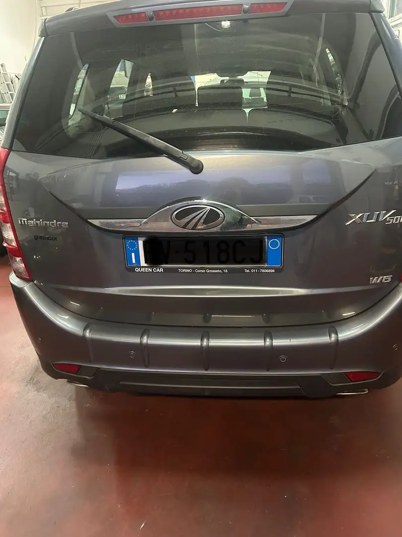 Mahindra XUV500 Plateado - 1