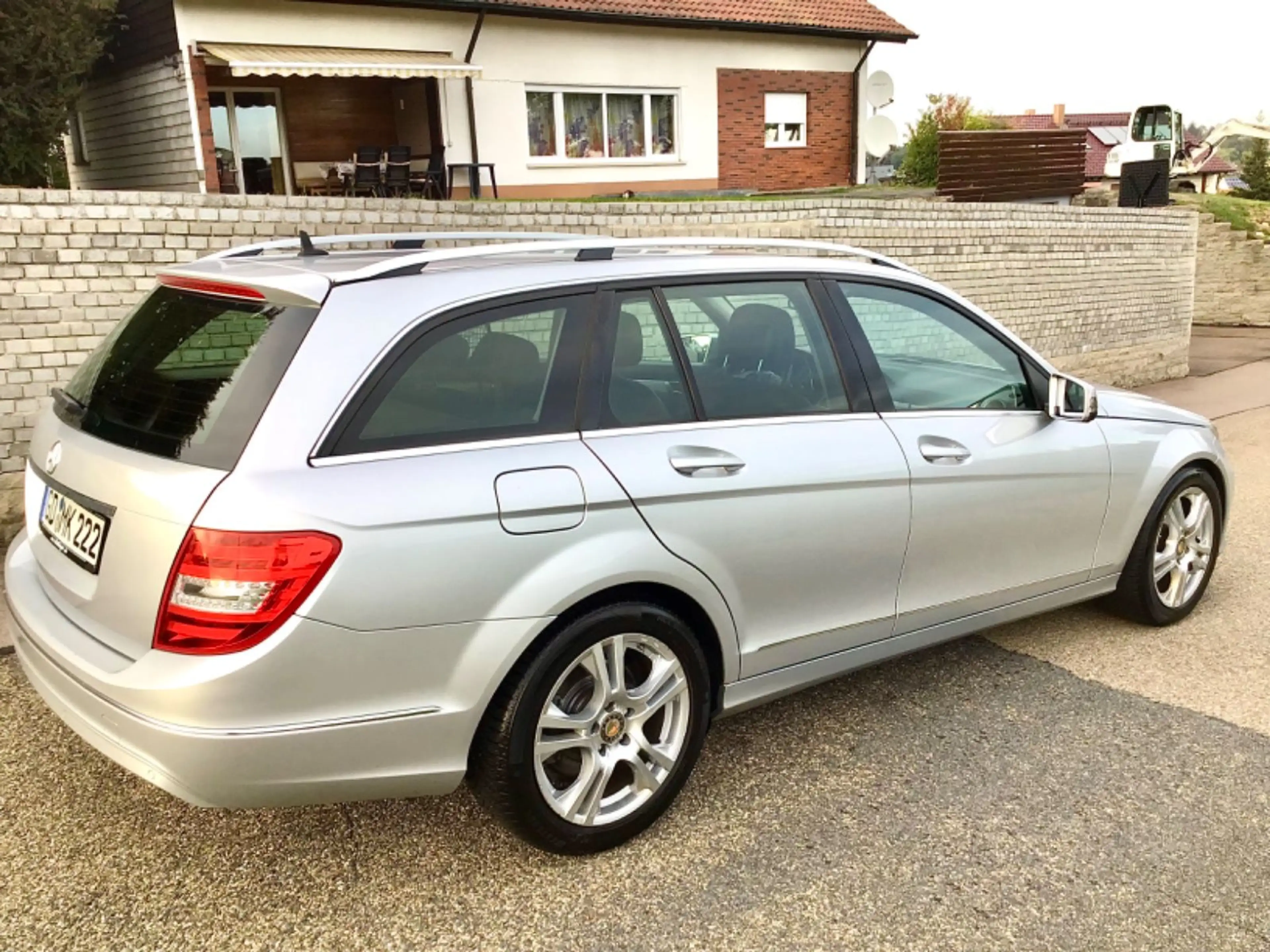 Mercedes-Benz C 250 CDI T 4Matic AVANTGARDE-NAVI*LEDER*BI-XENON*PDC*Multikontur-Sitze ! — photo 6