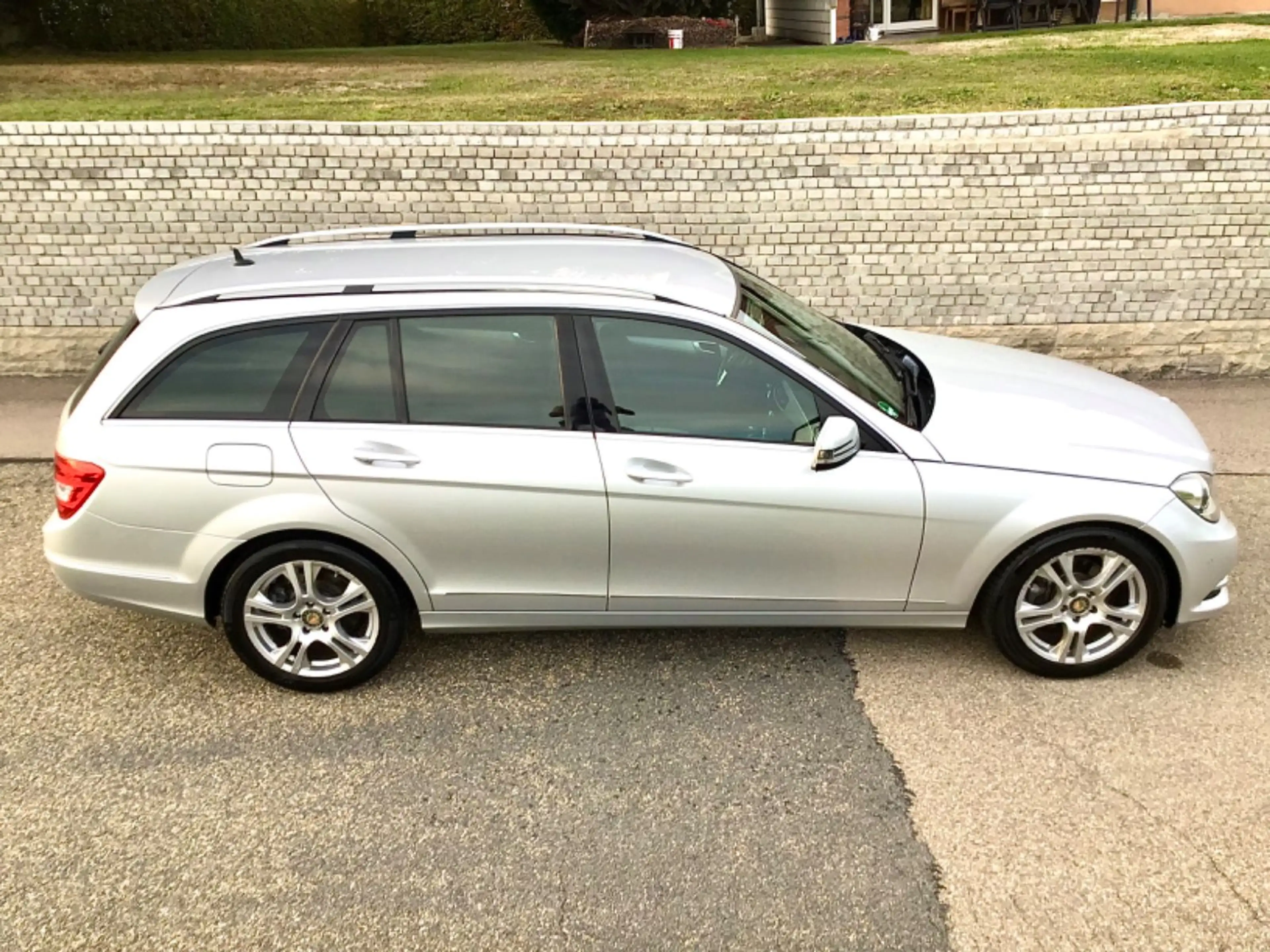 Mercedes-Benz C 250 CDI T 4Matic AVANTGARDE-NAVI*LEDER*BI-XENON*PDC*Multikontur-Sitze ! — photo 8