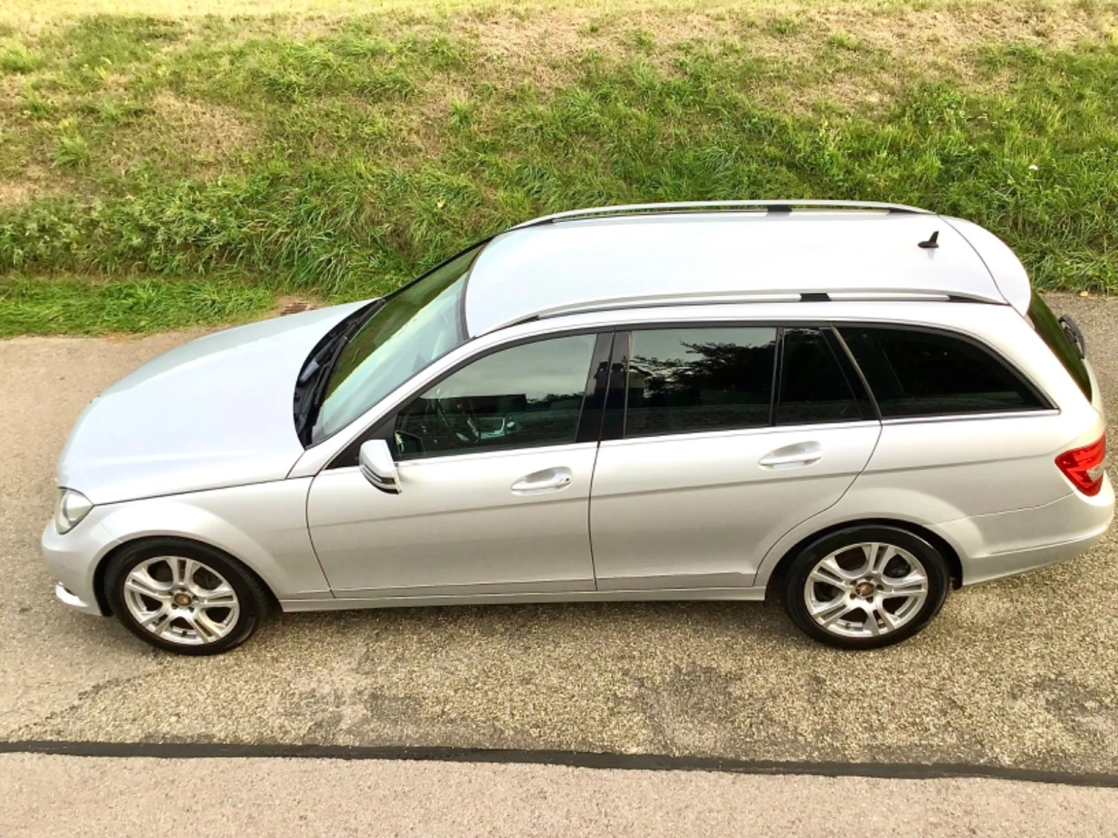Mercedes-Benz C 250 CDI T 4Matic AVANTGARDE-NAVI*LEDER*BI-XENON*PDC*Multikontur-Sitze ! — photo 4