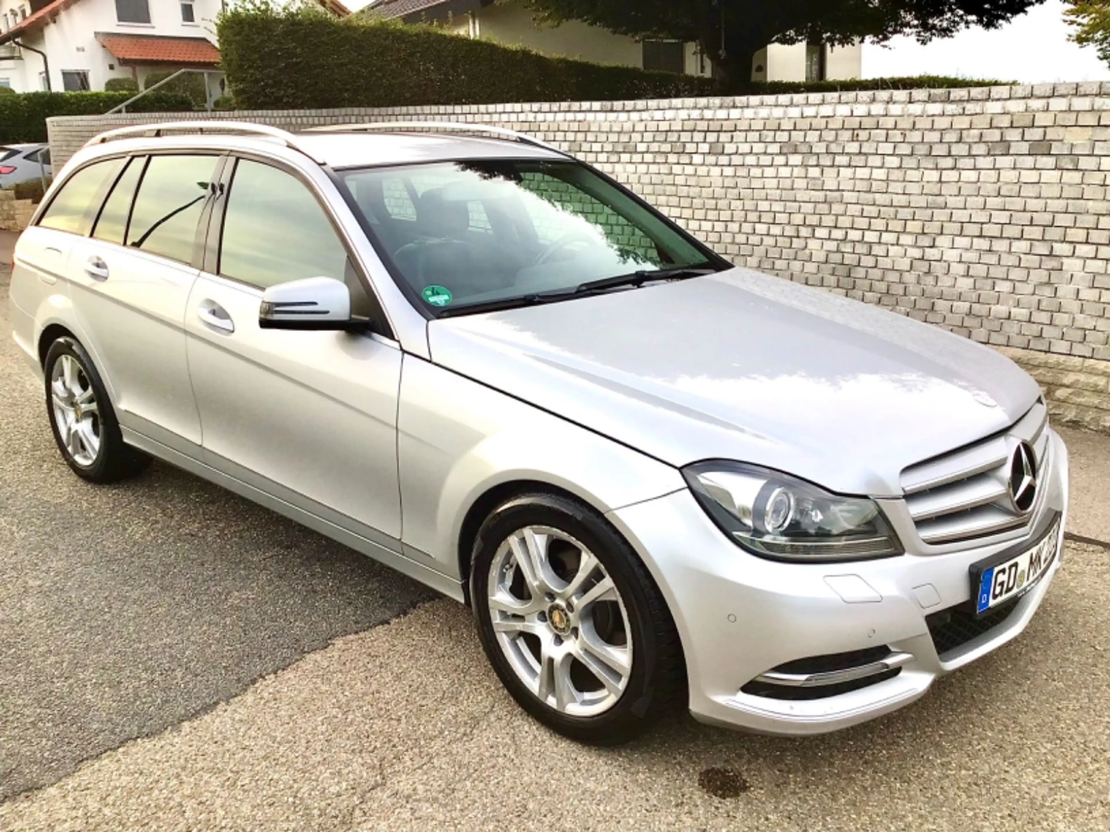 Mercedes-Benz C 250 CDI T 4Matic AVANTGARDE-NAVI*LEDER*BI-XENON*PDC*Multikontur-Sitze !