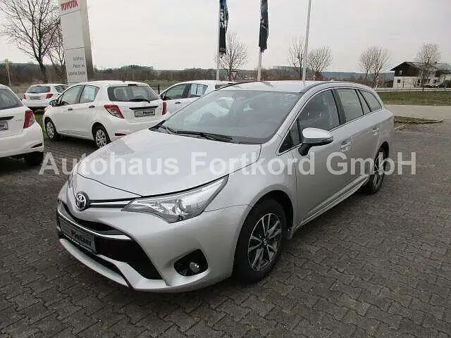 Toyota Avensis Touring Sports TD 1.8 - Navi, AHK, LED, SZ