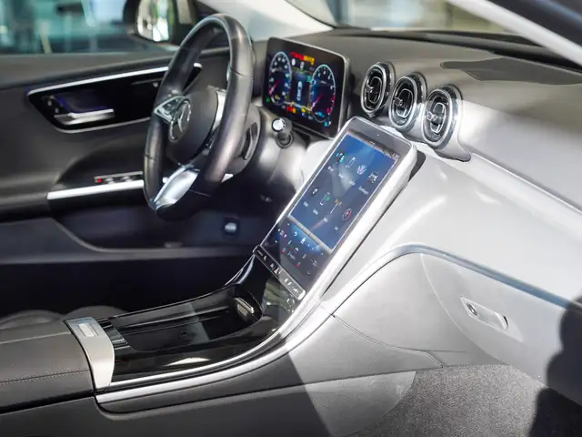 Mercedes-Benz C-Class view 11