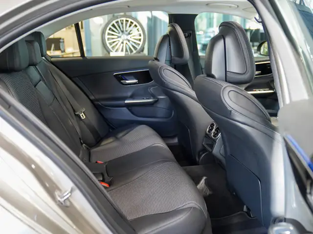 Mercedes-Benz C-Class view 13