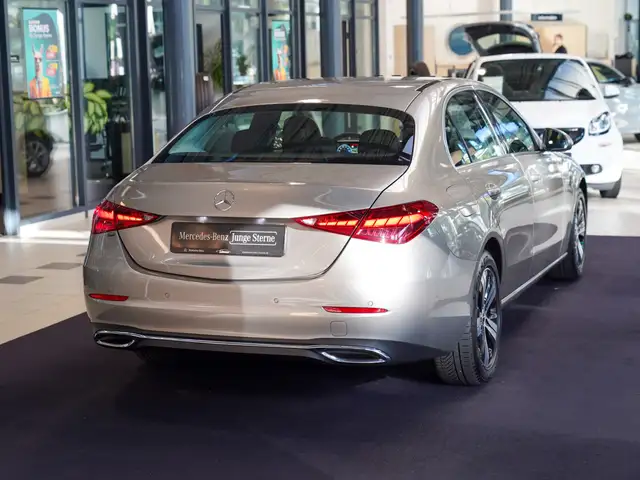 Mercedes-Benz C-Class view 3
