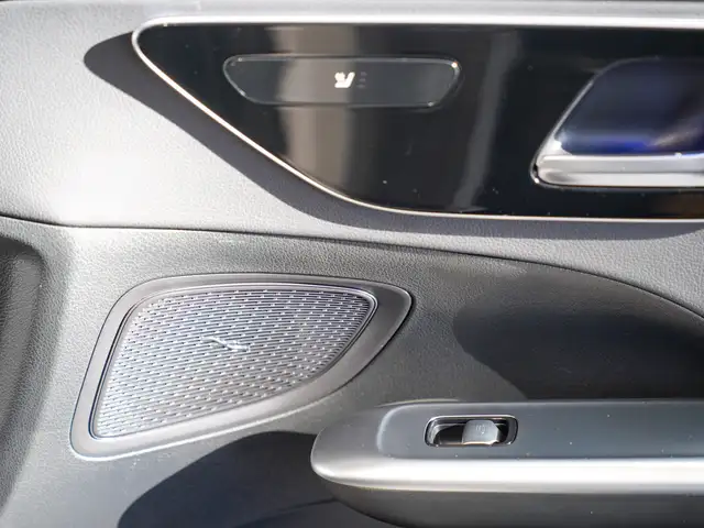 Mercedes-Benz C-Class view 12