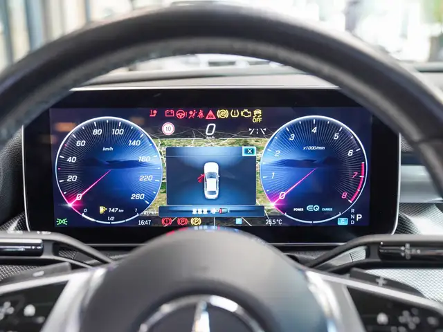 Mercedes-Benz C-Class view 17