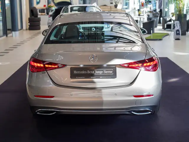 Mercedes-Benz C-Class view 4