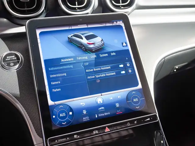 Mercedes-Benz C-Class view 23