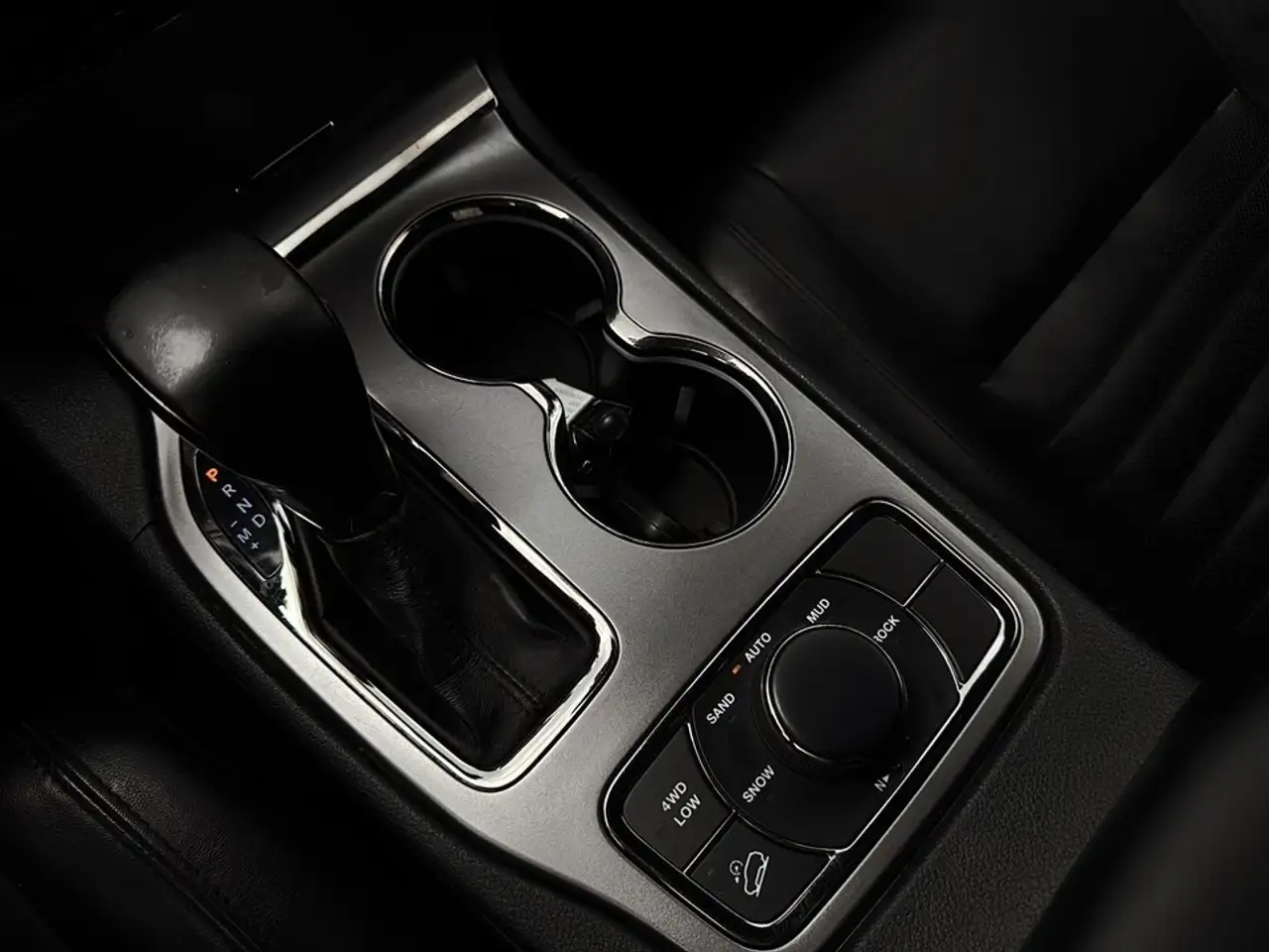 Jeep Grand Cherokee снимка Jeep Grand Cherokee