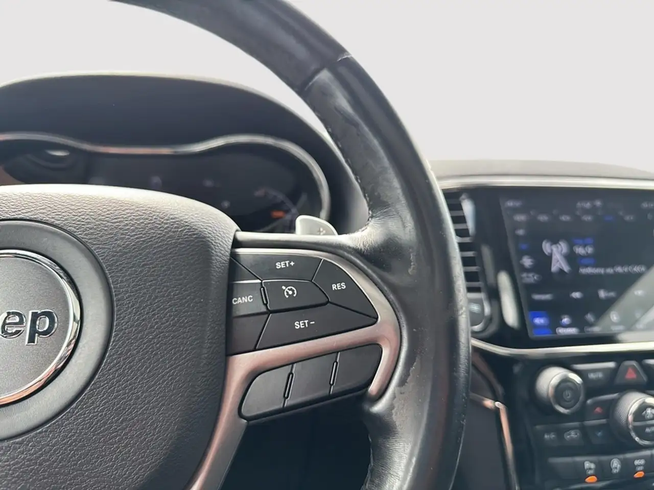 Jeep Grand Cherokee снимка Jeep Grand Cherokee