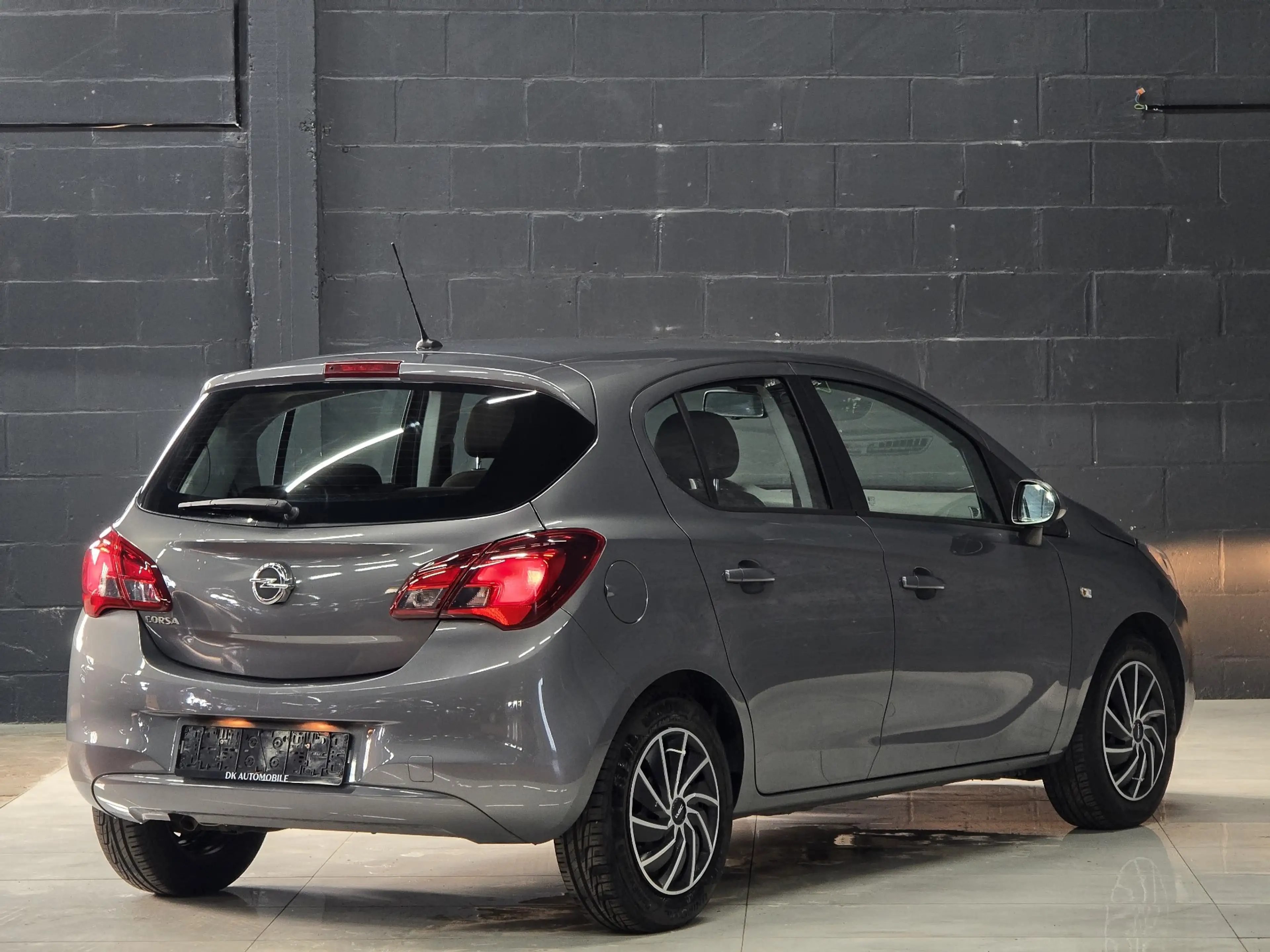 Opel Corsa 1.2i * Airco * 1er prop * Suivi * Garantie * — photo 2