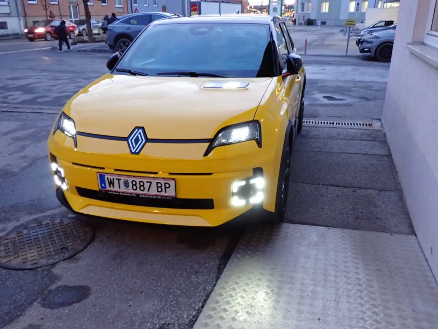 Renault R 5 RENAULT 5 E-TECH ELE Iconic Five 10 PS comfort ran Schwarz - 1