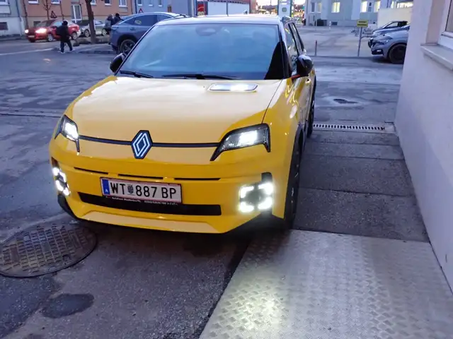 Renault R 5 RENAULT 5 E-TECH ELE Iconic Five 10 PS comfort ran