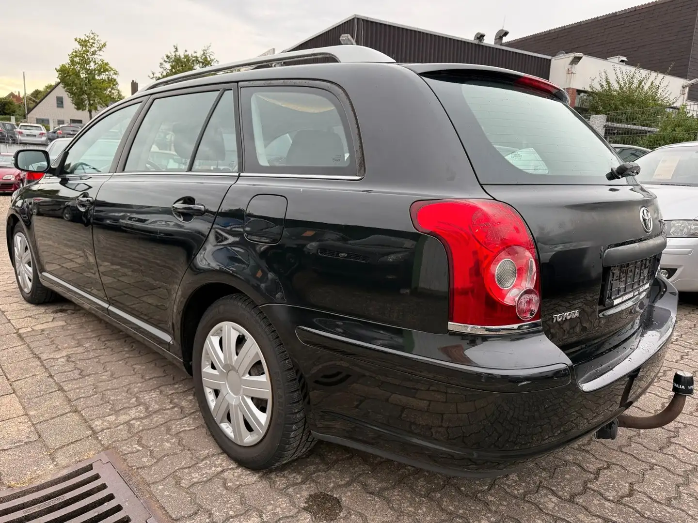 Toyota Avensis 1.8-l-VVT-i Klimaautomatik,AHK Nero - 2