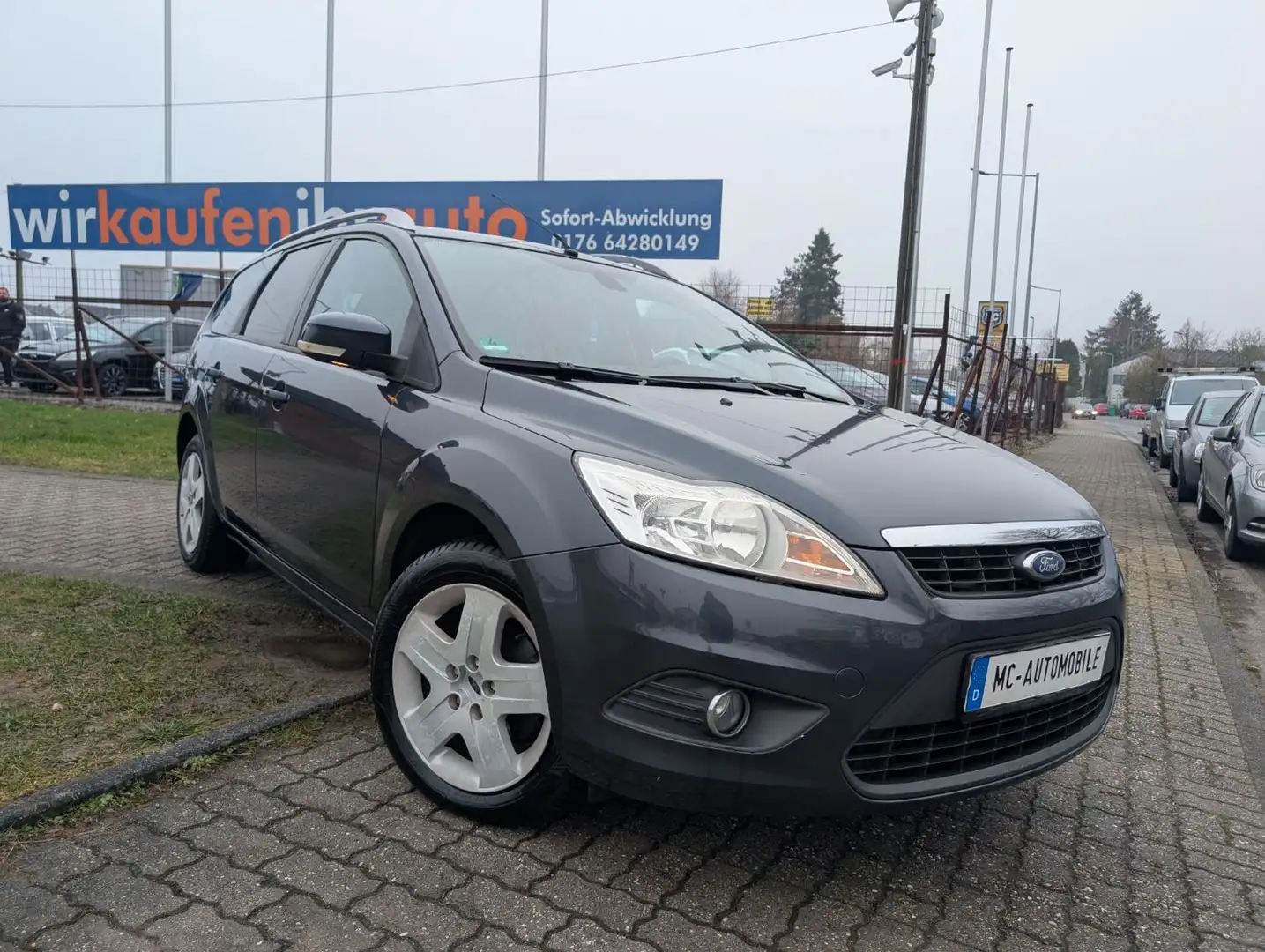 Ford Focus Turnier Style*1-HAND*TEMPOMAT*AHK*KLIMA !! Grau - 2