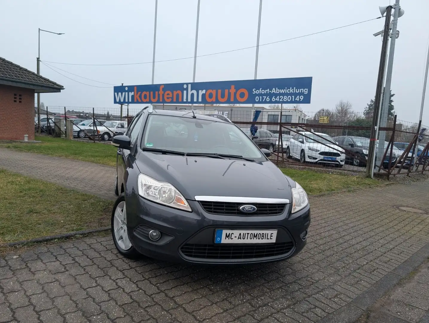 Ford Focus Turnier Style*1-HAND*TEMPOMAT*AHK*KLIMA !! Grau - 1