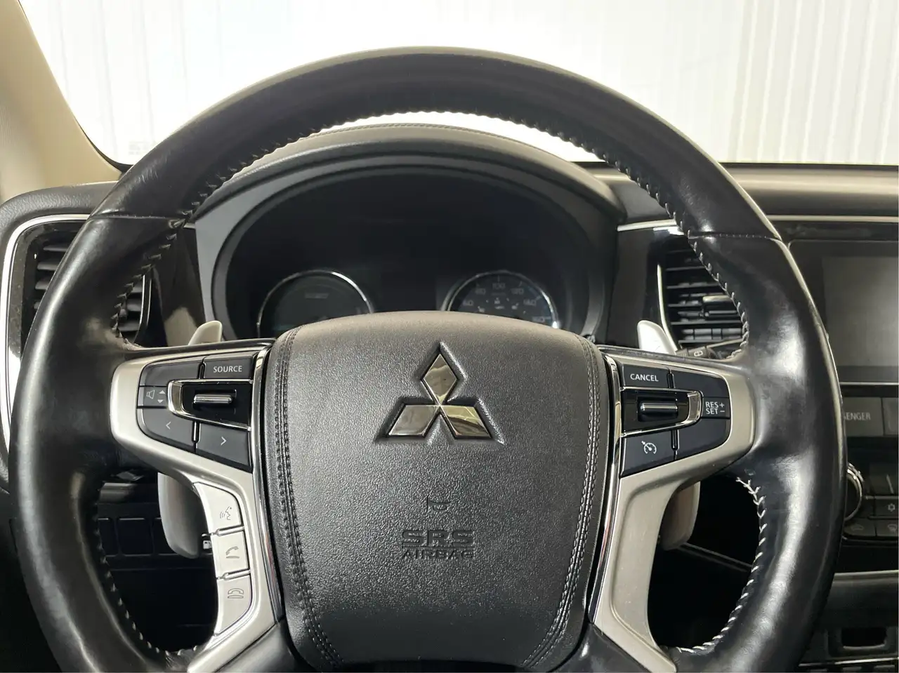 Mitsubishi Outlander снимка Mitsubishi Outlander
