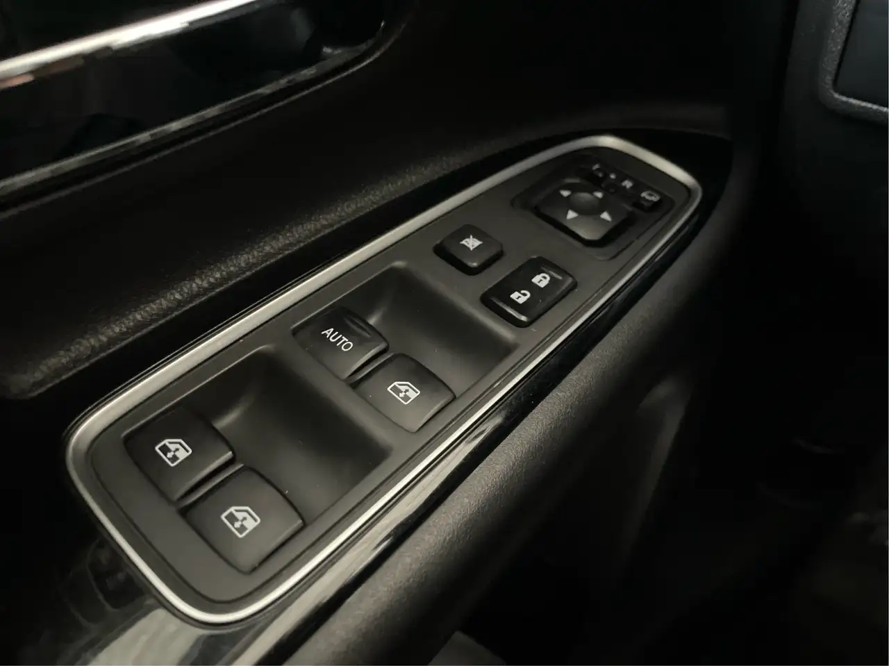 Mitsubishi Outlander снимка Mitsubishi Outlander