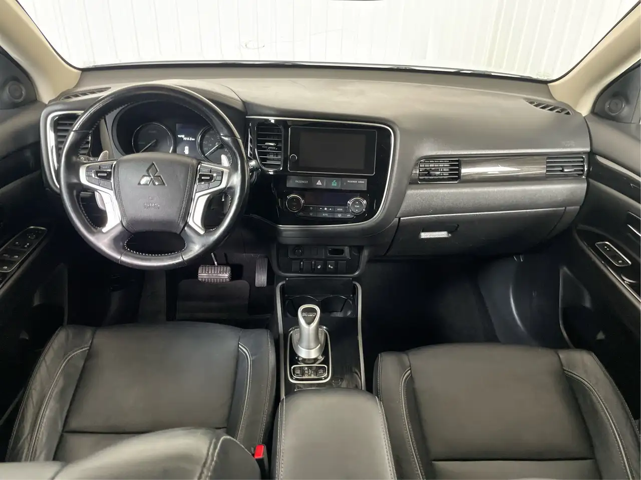 Mitsubishi Outlander снимка Mitsubishi Outlander