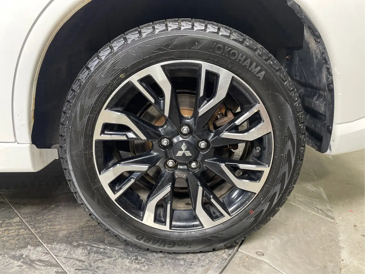 Mitsubishi Outlander снимка Mitsubishi Outlander
