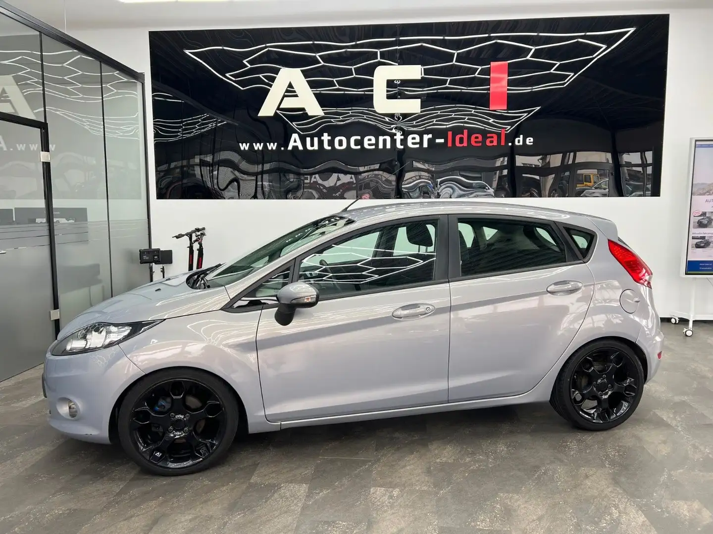 Ford Fiesta Trend, 1. Hand,  Zahnriemen gewechs., BT Silber - 2