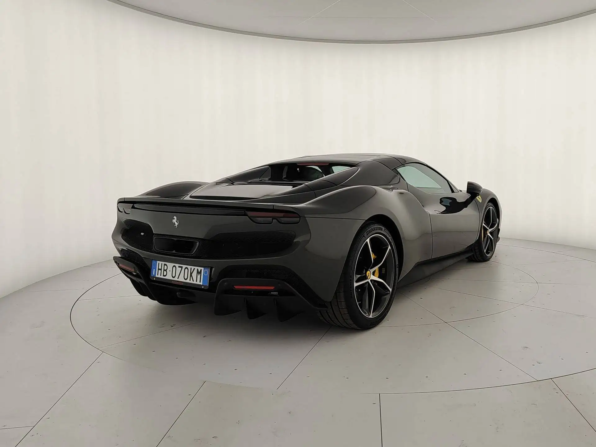 페라리 296 GTS 2025 블랙 사진 4
