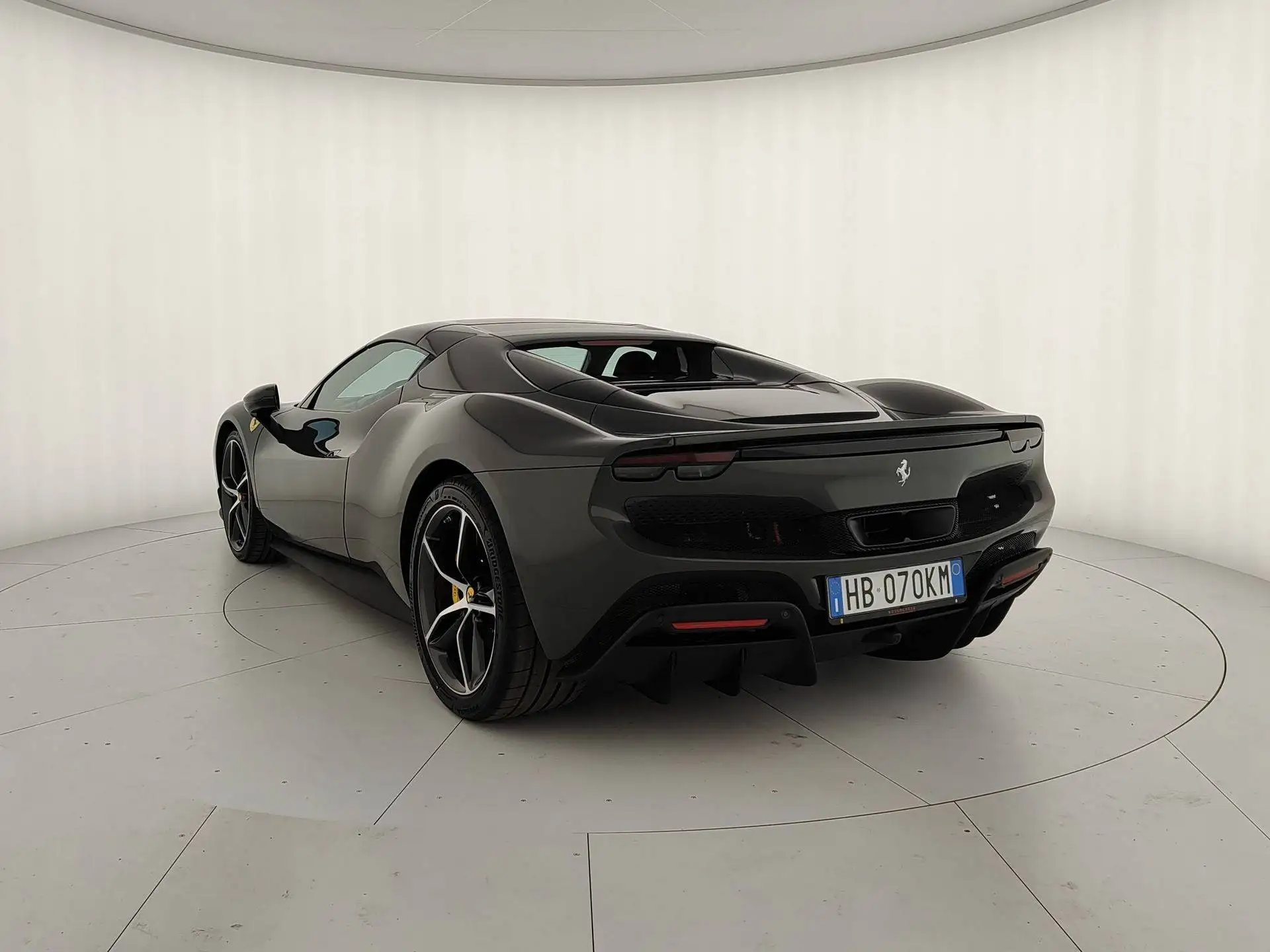 페라리 296 GTS 2025 블랙 사진 6