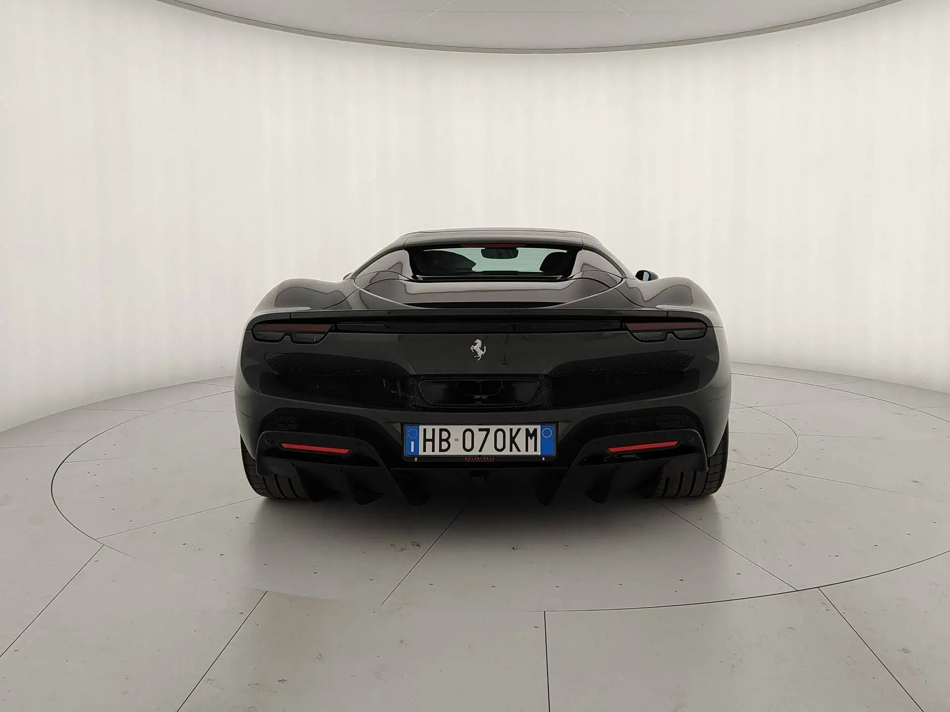 페라리 296 GTS 2025 블랙 사진 5