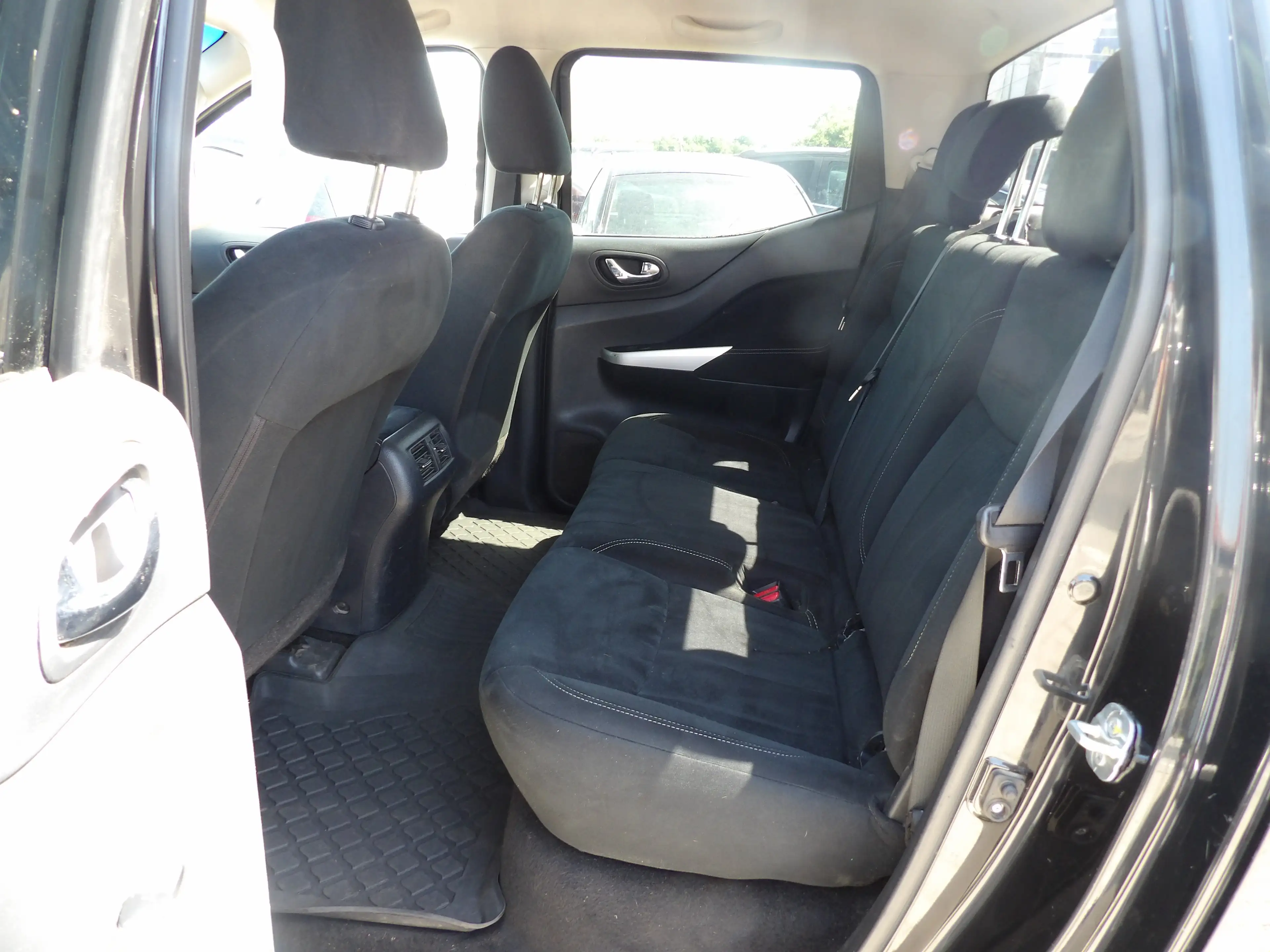 Nissan NP300 Double Cab 4x4, Klima, 3500kg Anhängelast — photo 9