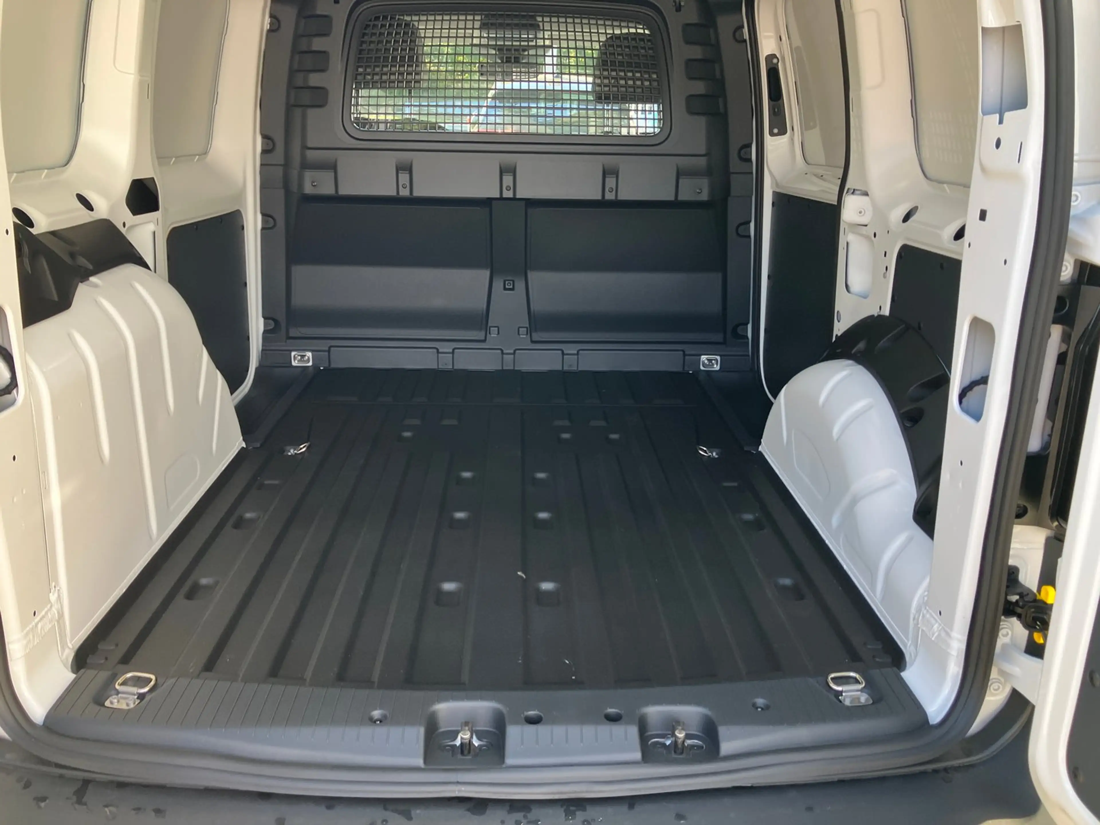 Volkswagen Caddy Cargo TDI — photo 7
