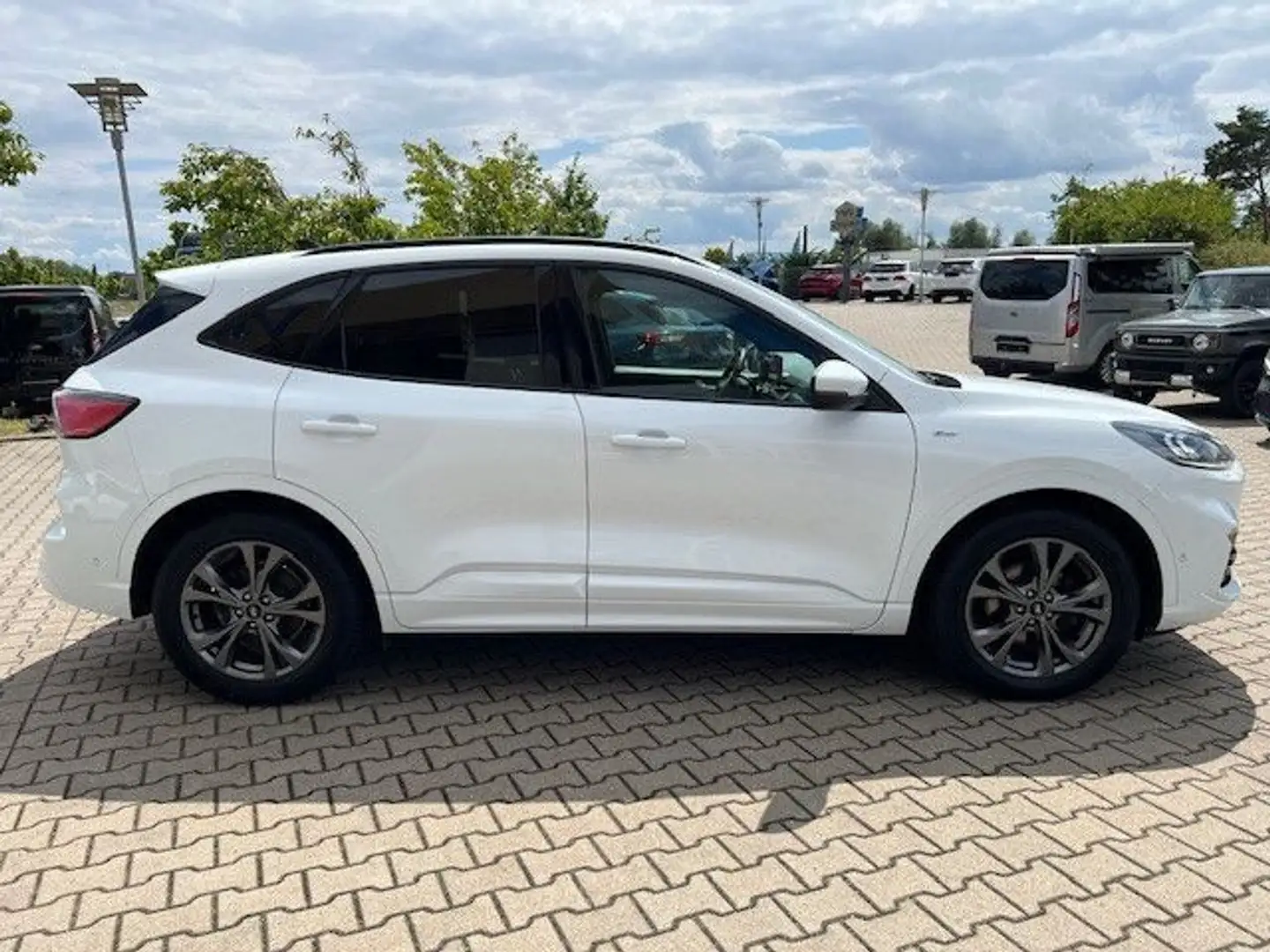 Ford Kuga 190PS Autm. 4x4 ST-Line X Navi Winter LED Weiß - 2