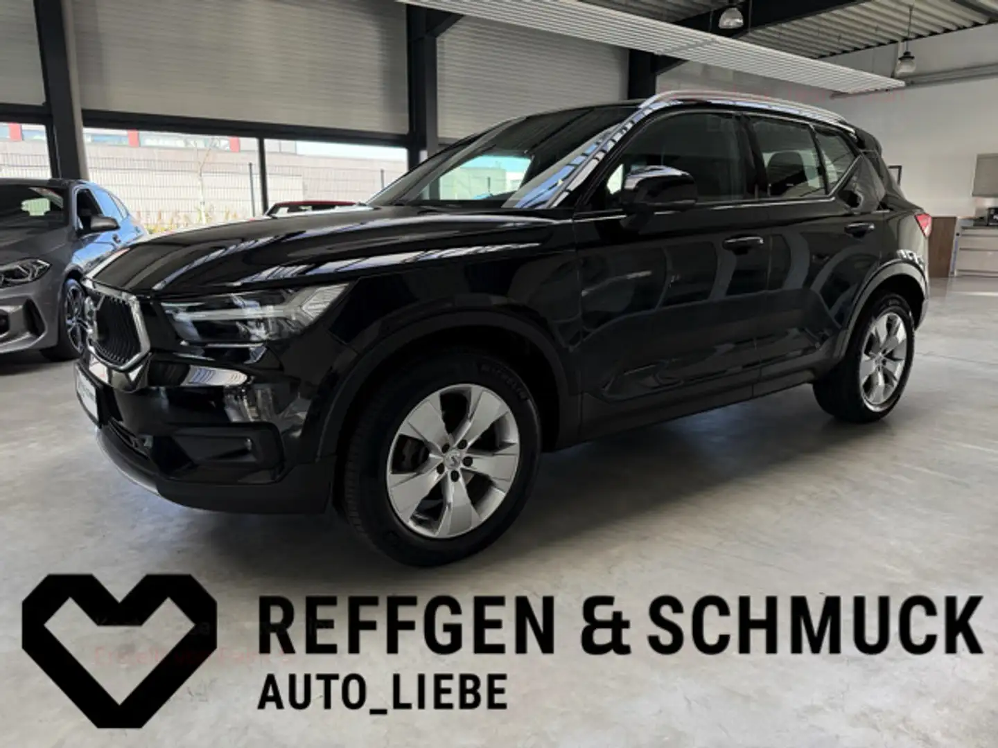 Volvo XC40 MOMENTUM AUTOMAT+NAV+LED+KAMERA+HARMAN+1HD+ Noir - 1