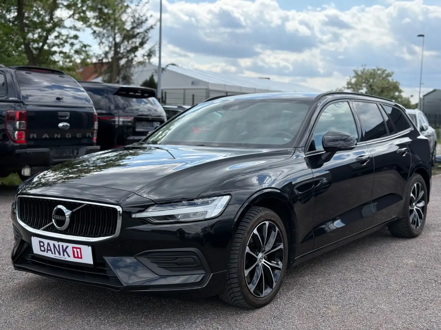 Volvo V60 Kombi Essential|AHK|LED|LENKRADHEIZUNG|NAVI Noir - 1