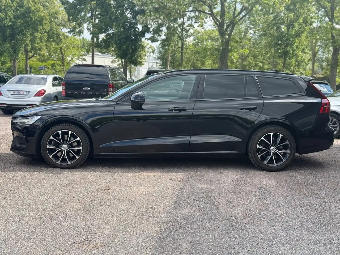 Volvo V60 Kombi Essential|AHK|LED|LENKRADHEIZUNG|NAVI Noir - 2