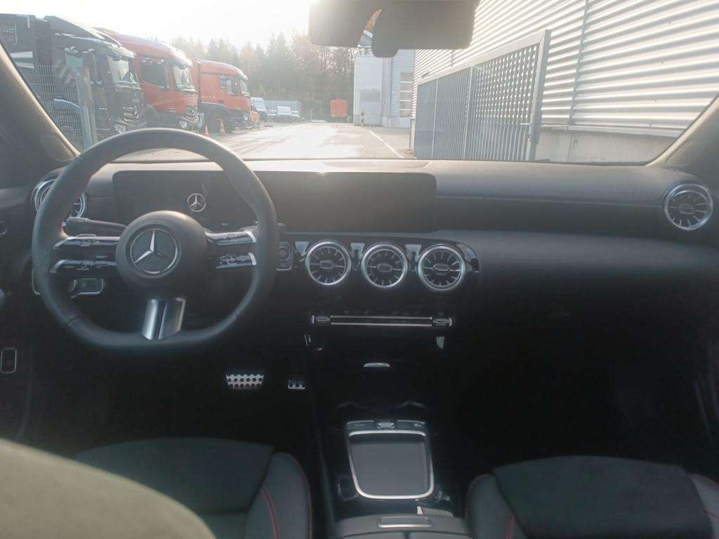 Mercedes-Benz A 220
