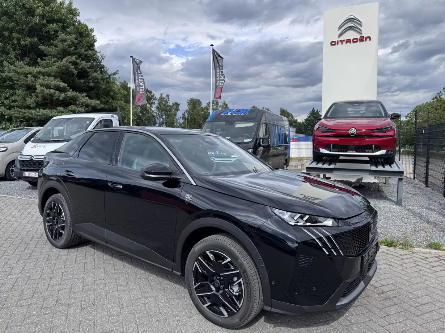 Peugeot 3008 Hybrid 136 GT Zwart - 1