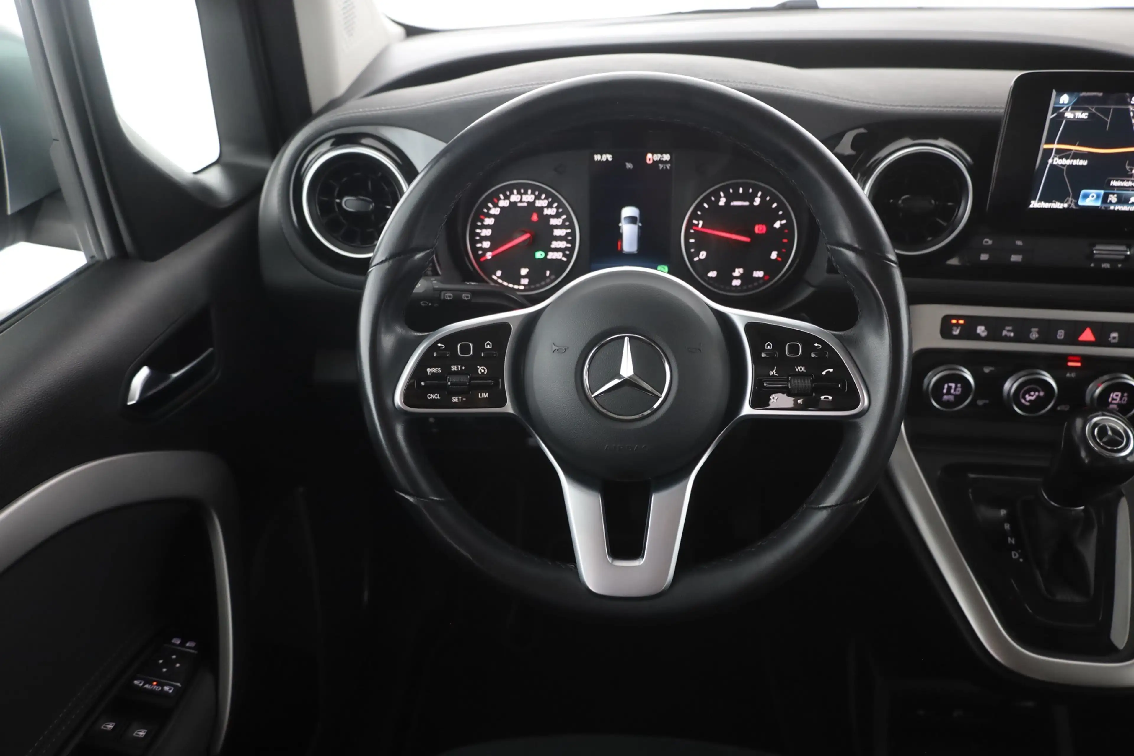 Mercedes-Benz T-Class T180d Progressive LED Navi Kamera Tempomat DAB — photo 15