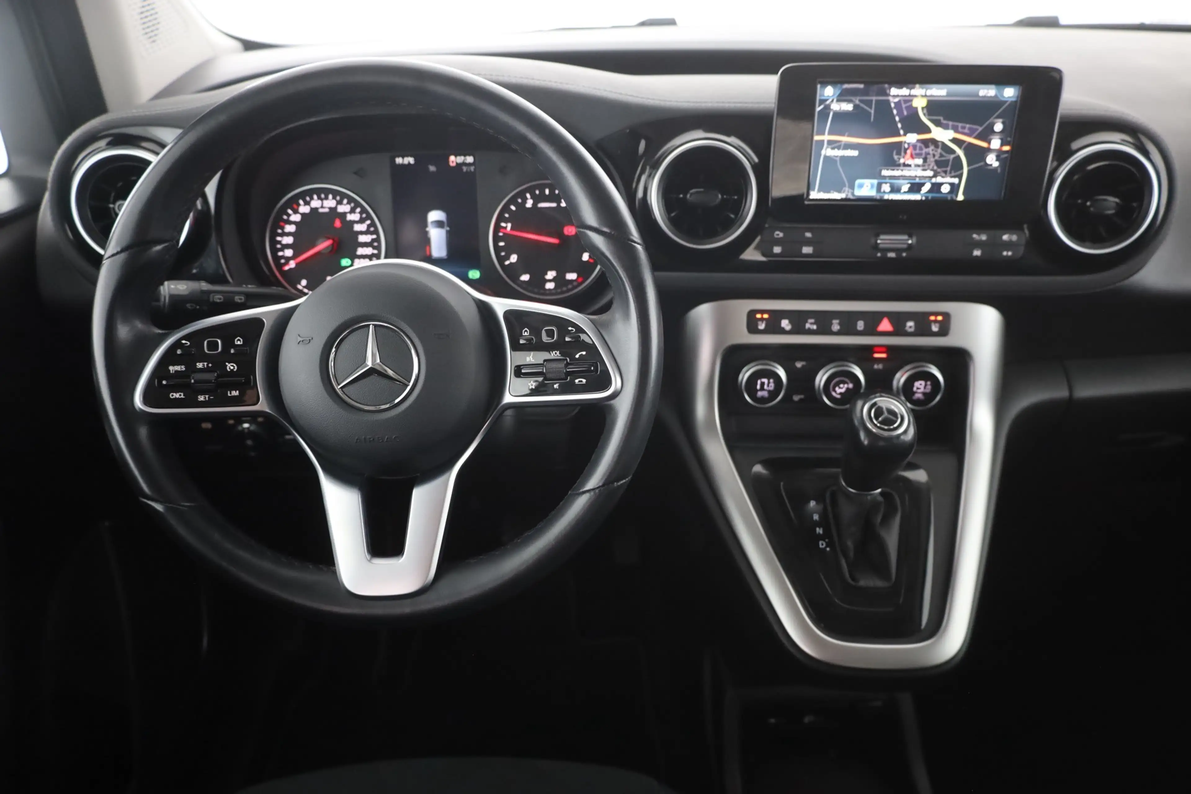 Mercedes-Benz T-Class T180d Progressive LED Navi Kamera Tempomat DAB — photo 10