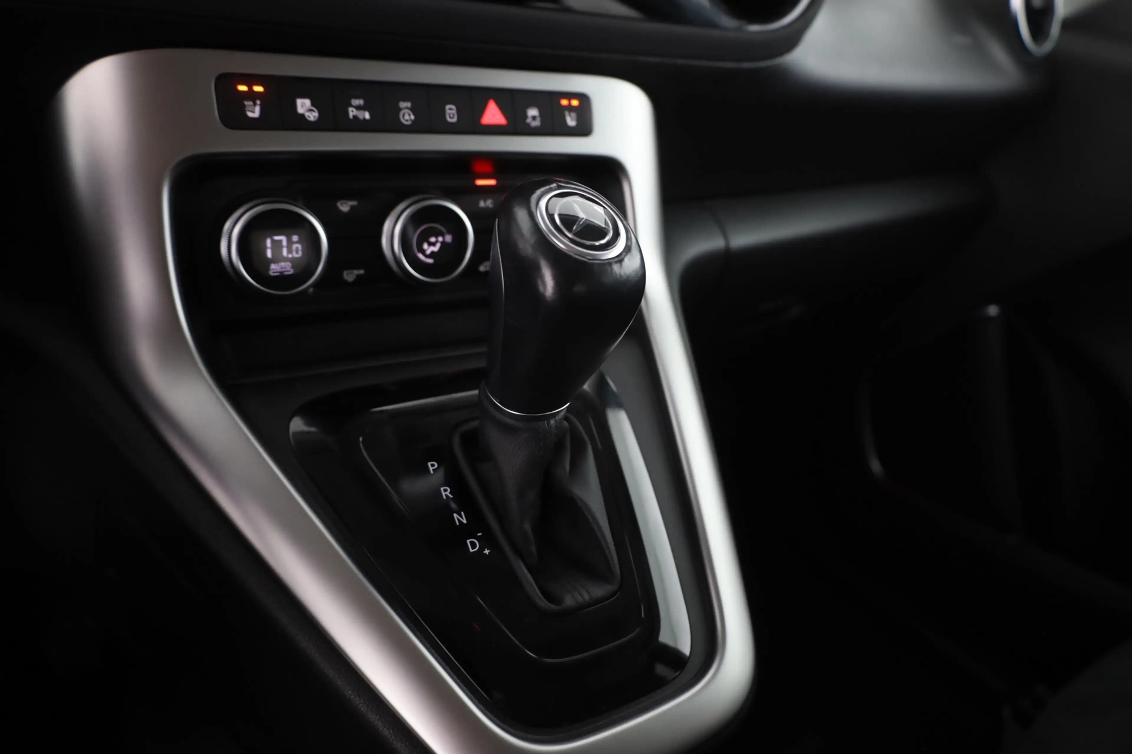 Mercedes-Benz T-Class T180d Progressive LED Navi Kamera Tempomat DAB — photo 13