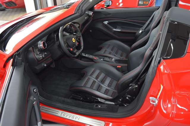 Ferrari F8 Spider Racingsitze Lifting LED JBL