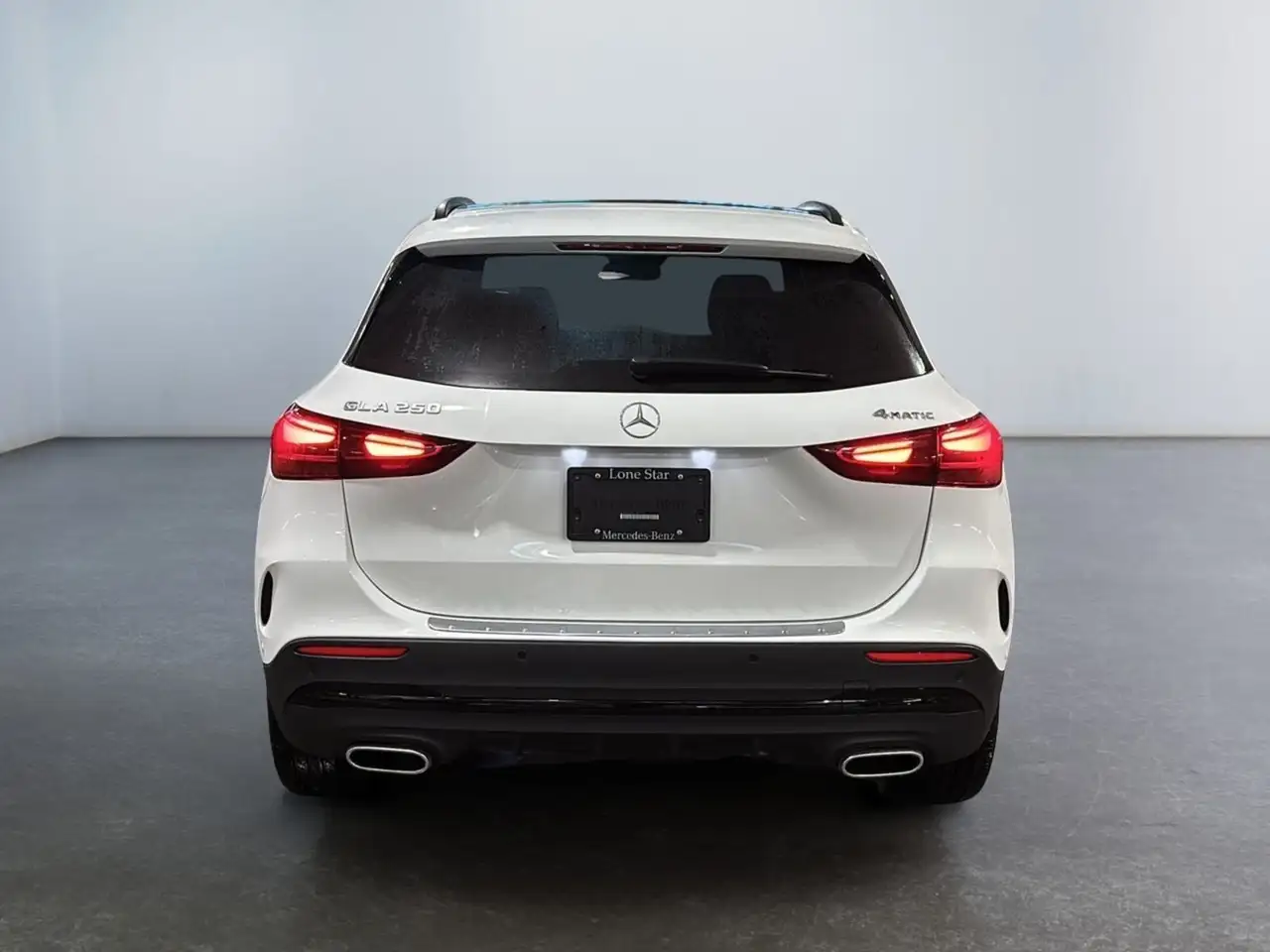 Mercedes-Benz GLA снимка Mercedes-Benz GLA