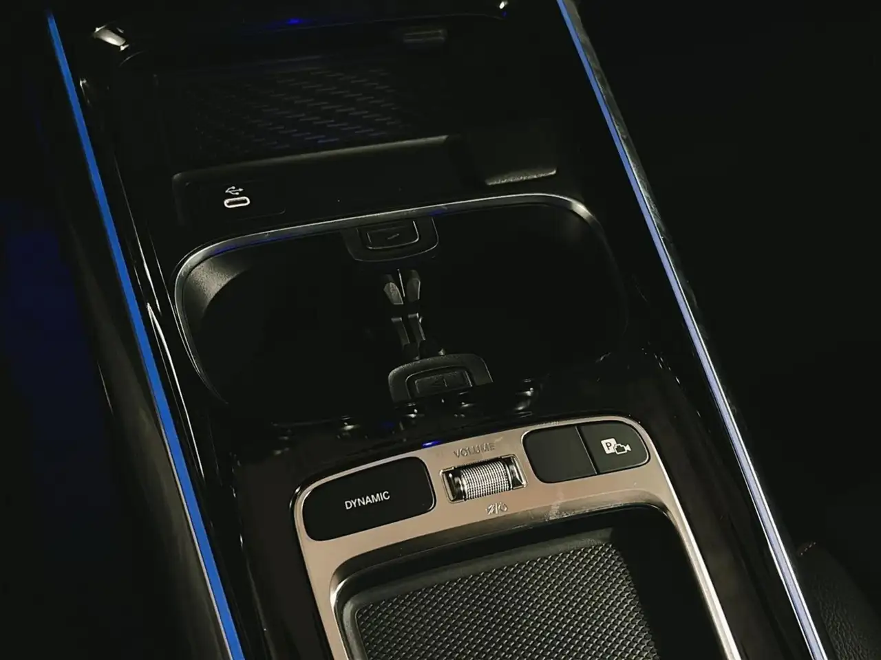 Mercedes-Benz GLA снимка Mercedes-Benz GLA