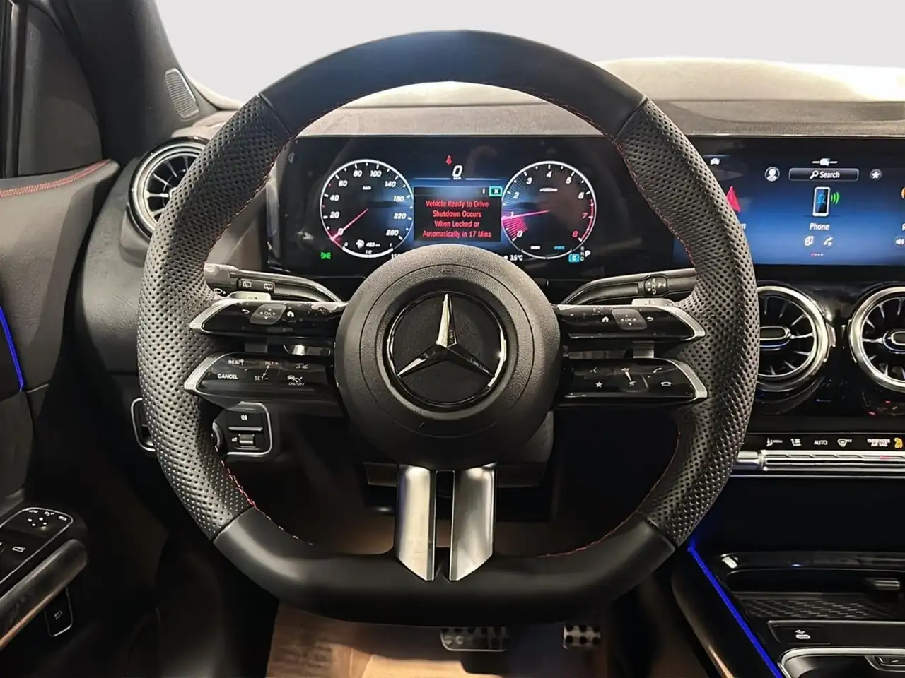 Mercedes-Benz GLA снимка Mercedes-Benz GLA