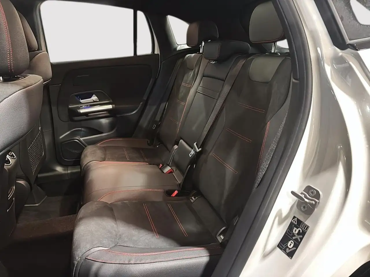 Mercedes-Benz GLA снимка Mercedes-Benz GLA
