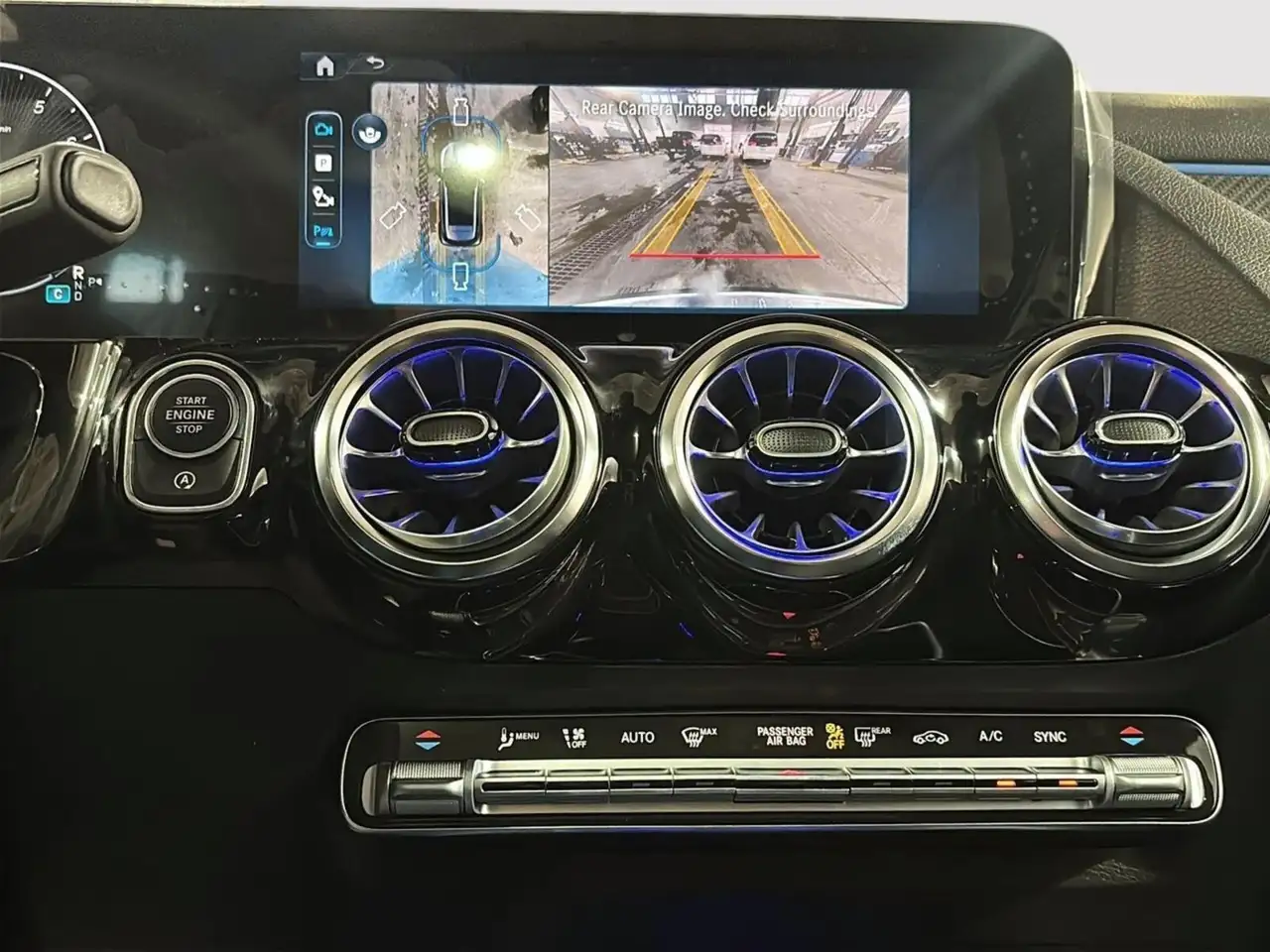 Mercedes-Benz GLA снимка Mercedes-Benz GLA